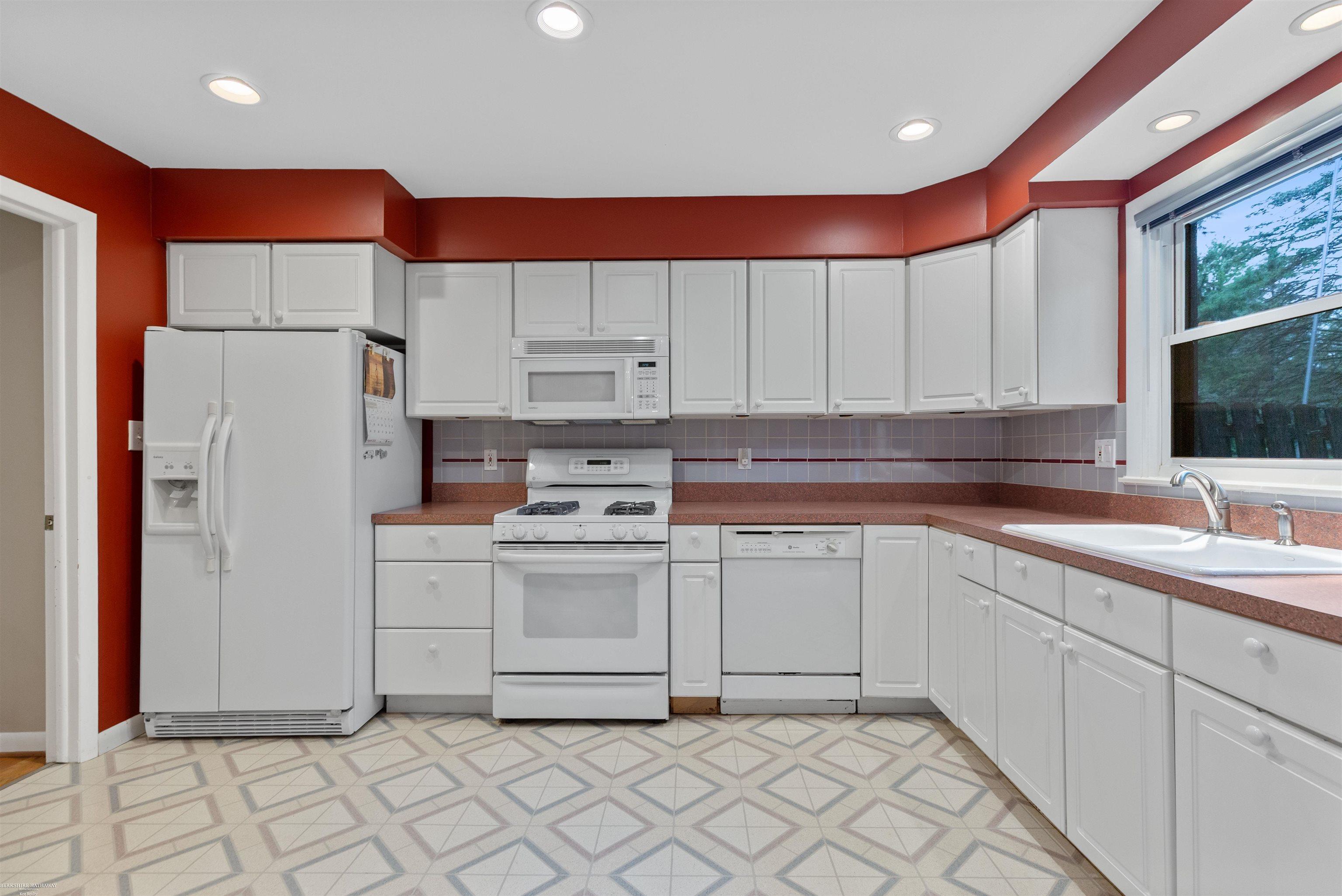 240 Montmorency Road Rochester Hills, MI 48307 - Photo 4 of 40