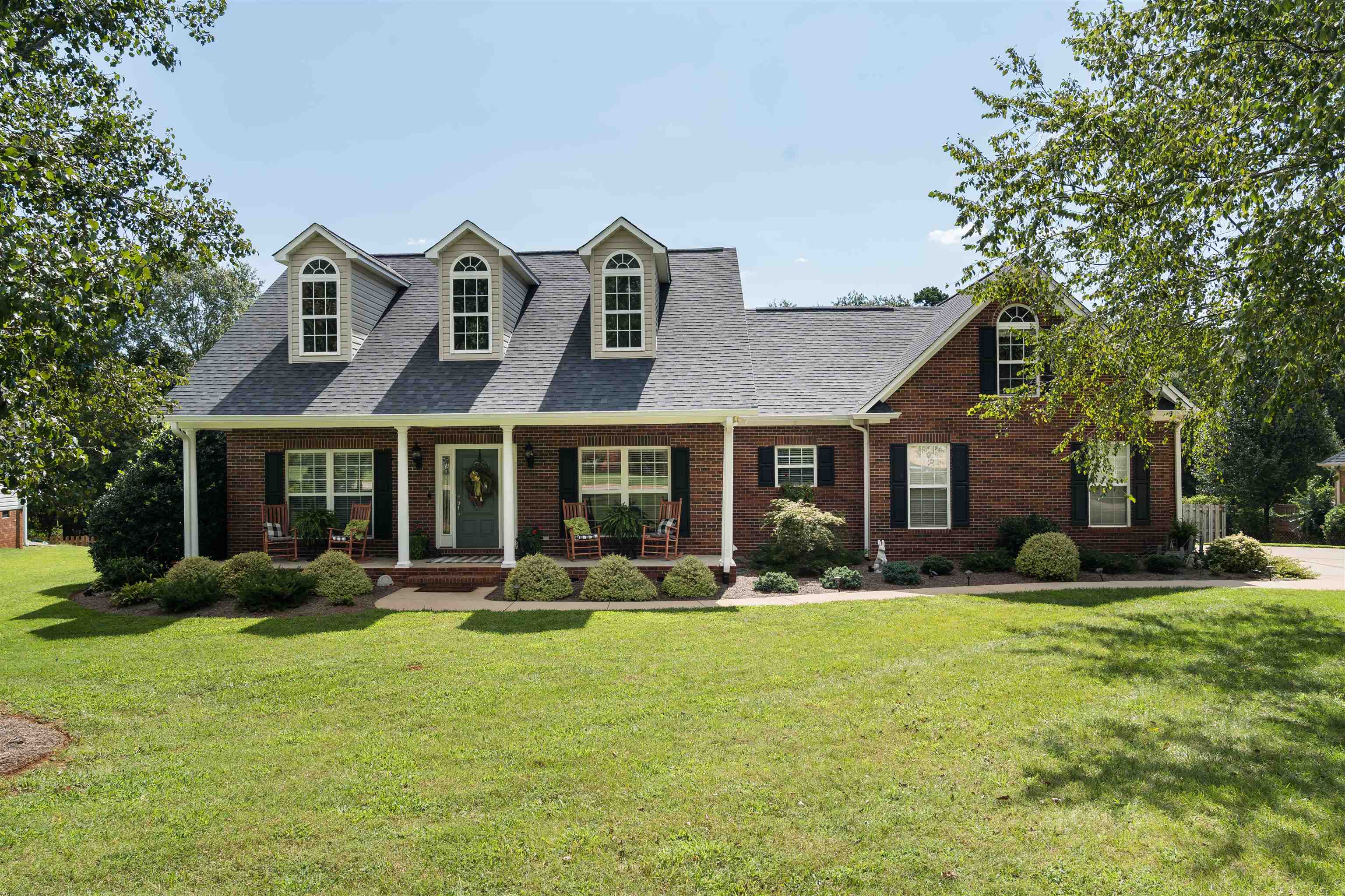 823 Redstone Drive Inman, SC 29349 - Photo 1 of 35 Gallery Image 1