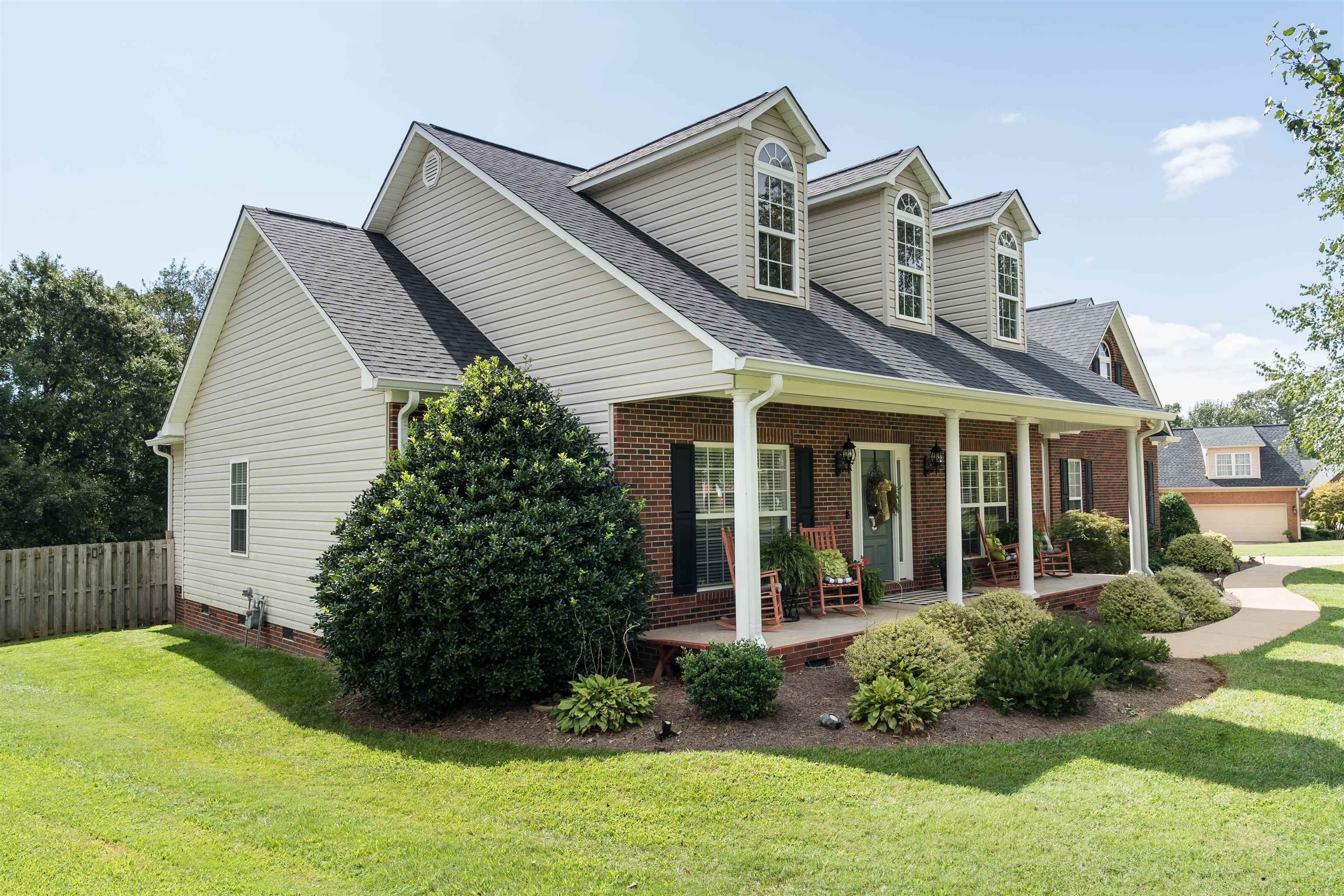 823 Redstone Drive Inman, SC 29349 - Photo 3 of 35 Gallery Image 3