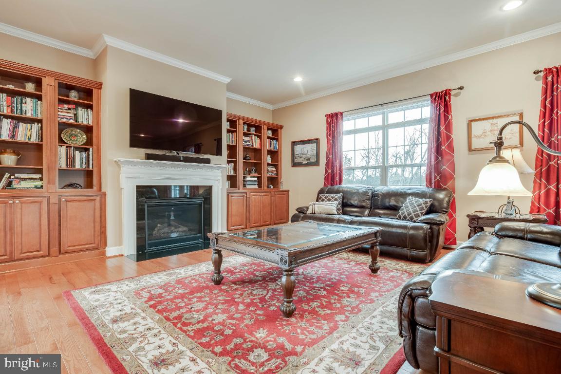 41985 Riding Mill Place Ashburn, VA 20148 - Photo 12 of 46 Built-ins Bookshelves & Cabinets