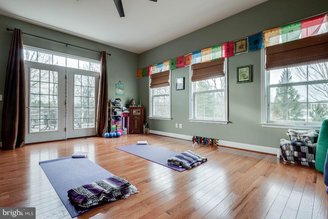 41985 Riding Mill Place Ashburn, VA 20148 - Photo 19 of 46 Spacious Sunroom