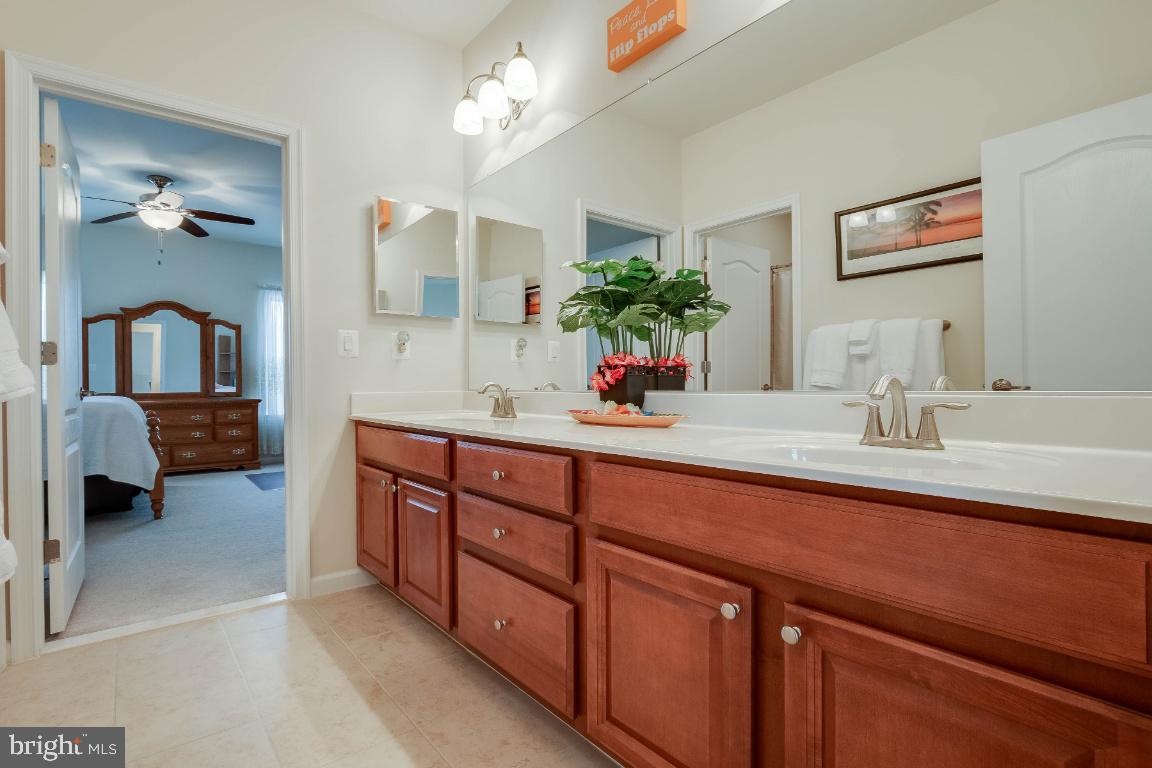 41985 Riding Mill Place Ashburn, VA 20148 - Photo 27 of 46 Full Bathroom