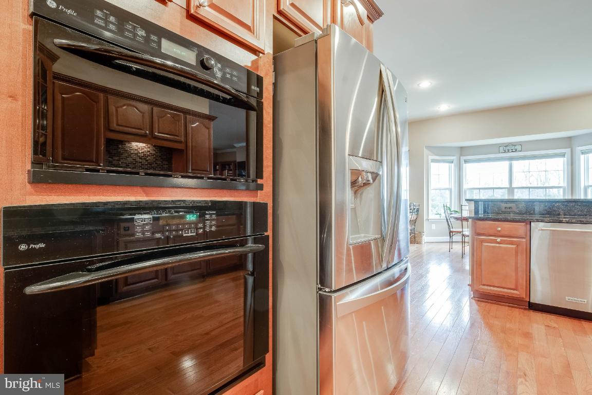 41985 Riding Mill Place Ashburn, VA 20148 - Photo 6 of 46 Wall Over & Convection Microwave