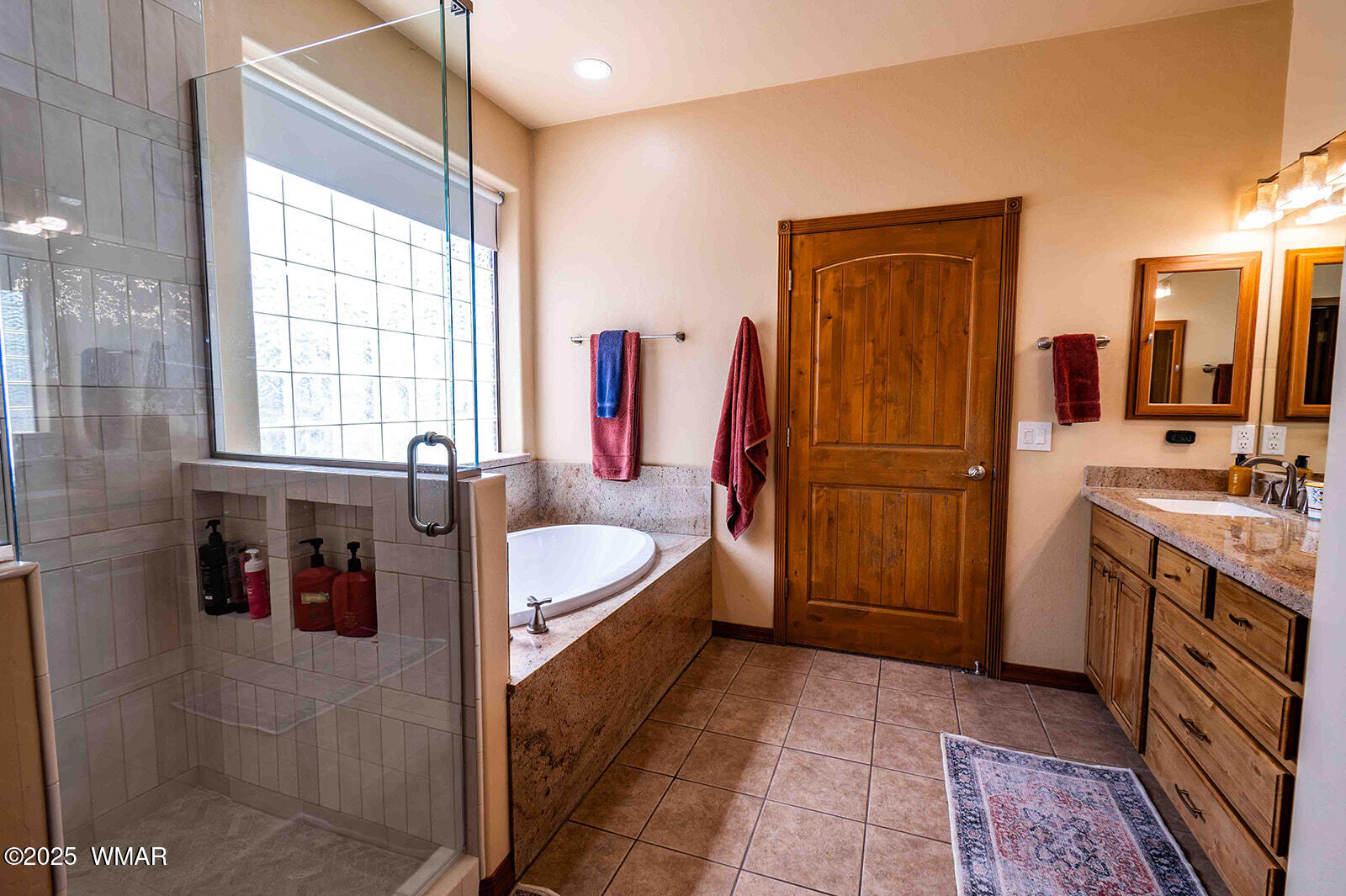 6757 Cheney Ranch Loop Show Low, AZ 85901 - Photo 30 of 77 Luxurious shower and tub