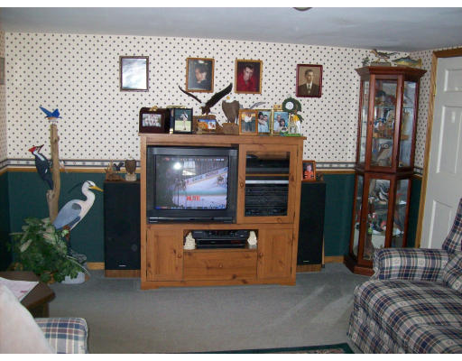 358 Parker Road Lancaster, MA 01523 - Photo 13 of 14 Gallery Image 13