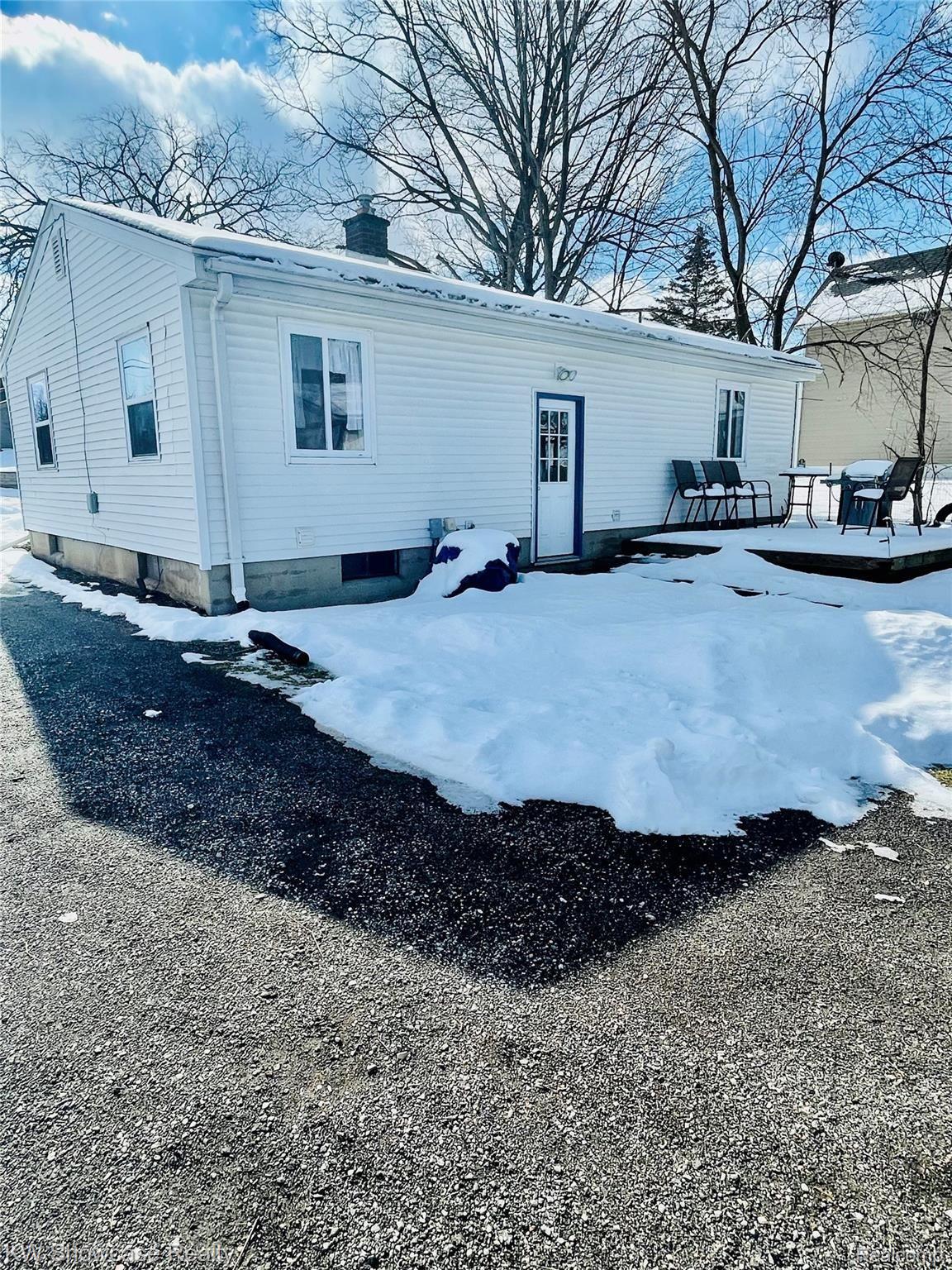 215 4th Street Fenton, MI 48430 - Photo 15 of 16 IMG_3900 (1).jpg