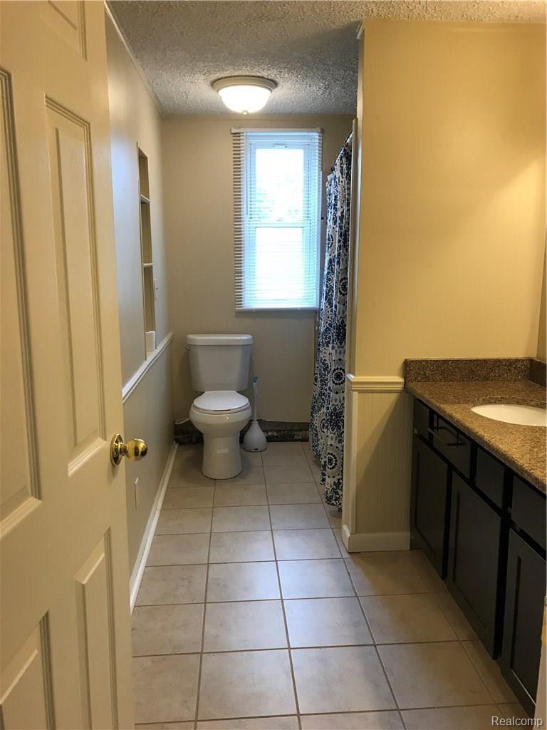 1323 Lamb Road Troy, MI 48085 - Photo 14 of 20 2017-09-06 14.20
