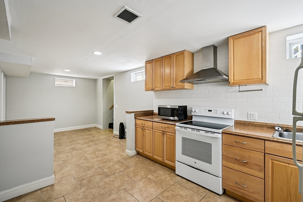 56 Valley Street Everett, MA 02149 - Photo 26 of 42