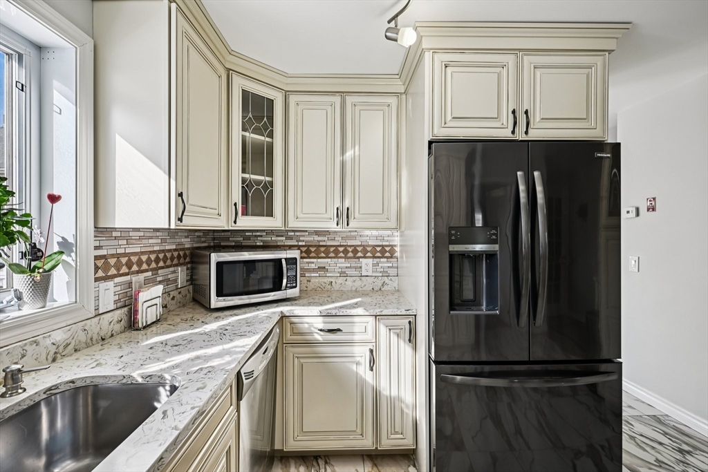 56 Valley Street Everett, MA 02149 - Photo 28 of 42