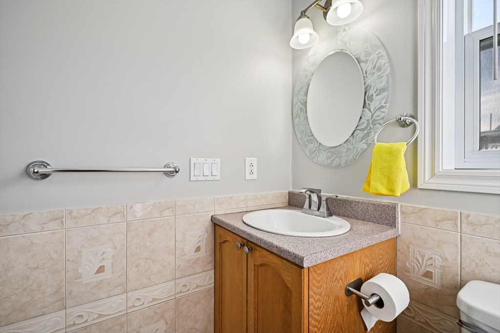 56 Valley Street Everett, MA 02149 - Photo 10 of 42