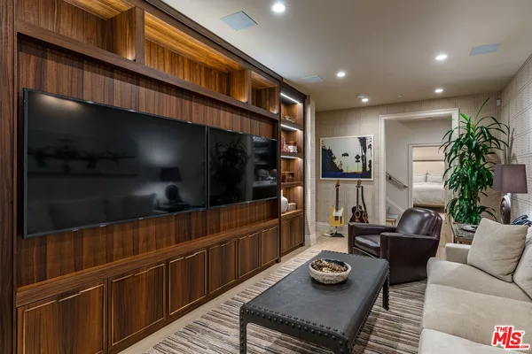 $30,000 | 127 Hollister Avenue, Santa Monica, CA 90405