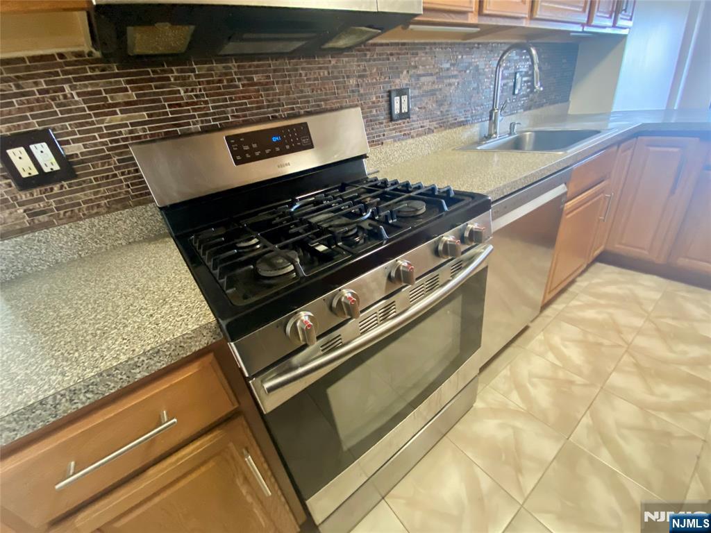 1203 River Road, Unit 14C Edgewater, NJ 07020 - Photo 12 of 25