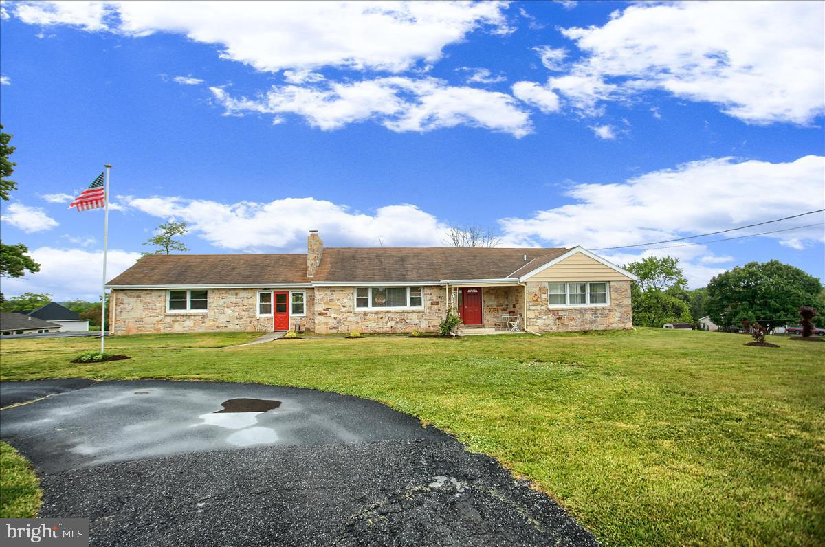132 North Middlesex Road Carlisle, PA 17013 - Photo 1 of 25 Gallery Image 1