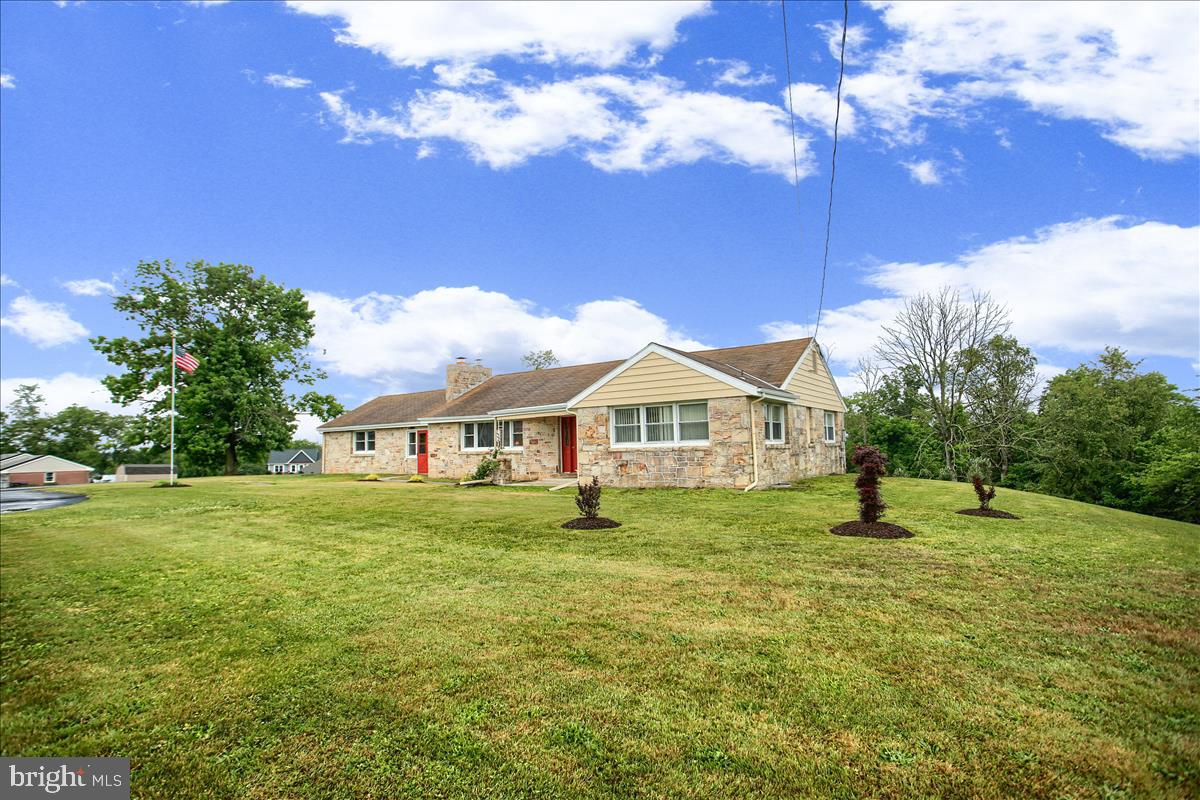 132 North Middlesex Road Carlisle, PA 17013 - Photo 2 of 25 Gallery Image 2