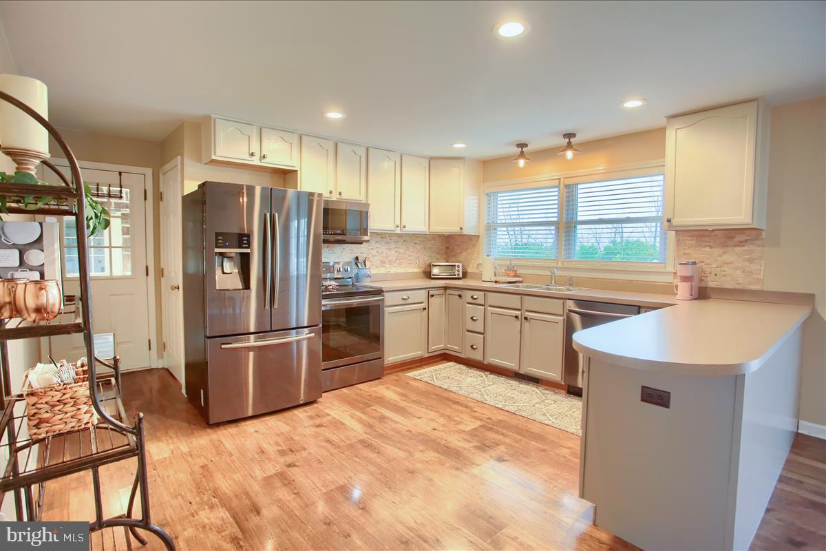 132 North Middlesex Road Carlisle, PA 17013 - Photo 5 of 25 Gallery Image 5