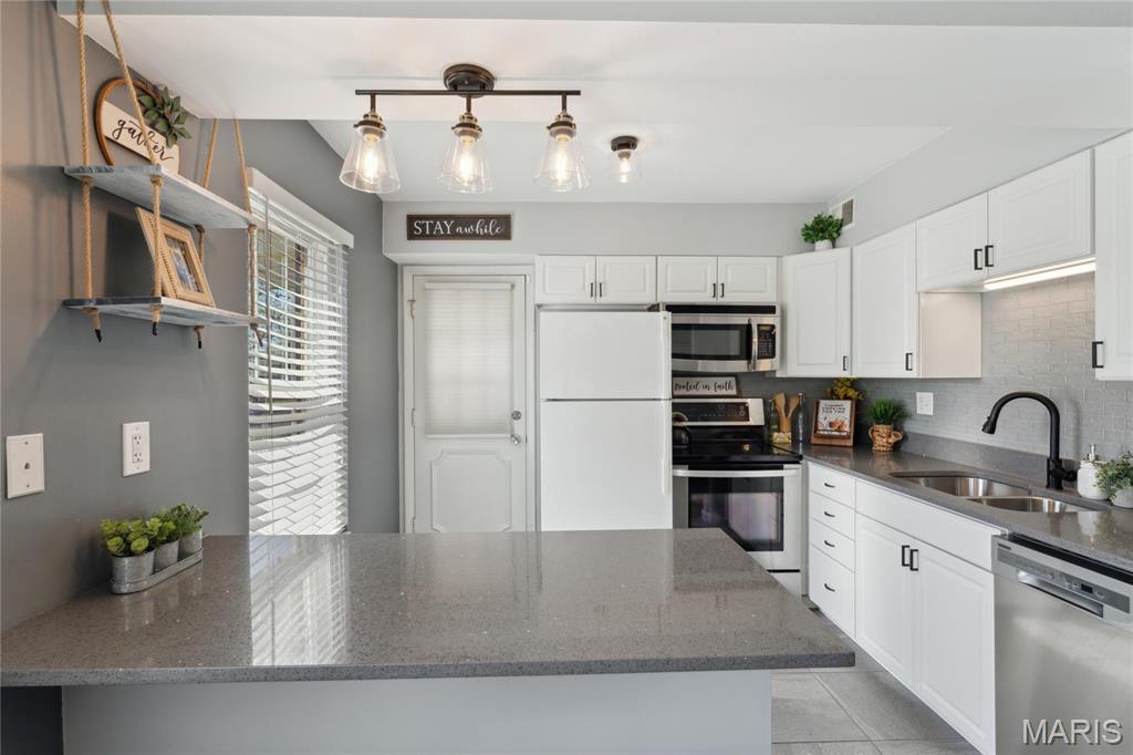 1706 Herault Place, Unit A St. Louis, MO 63125 - Photo 9 of 23