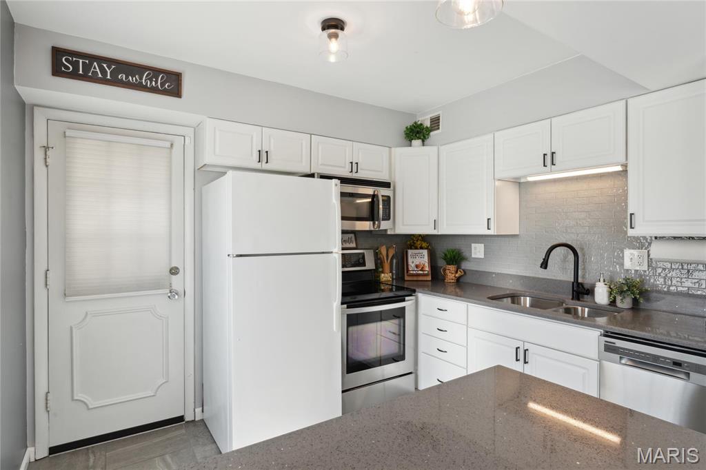 1706 Herault Place, Unit A St. Louis, MO 63125 - Photo 10 of 23