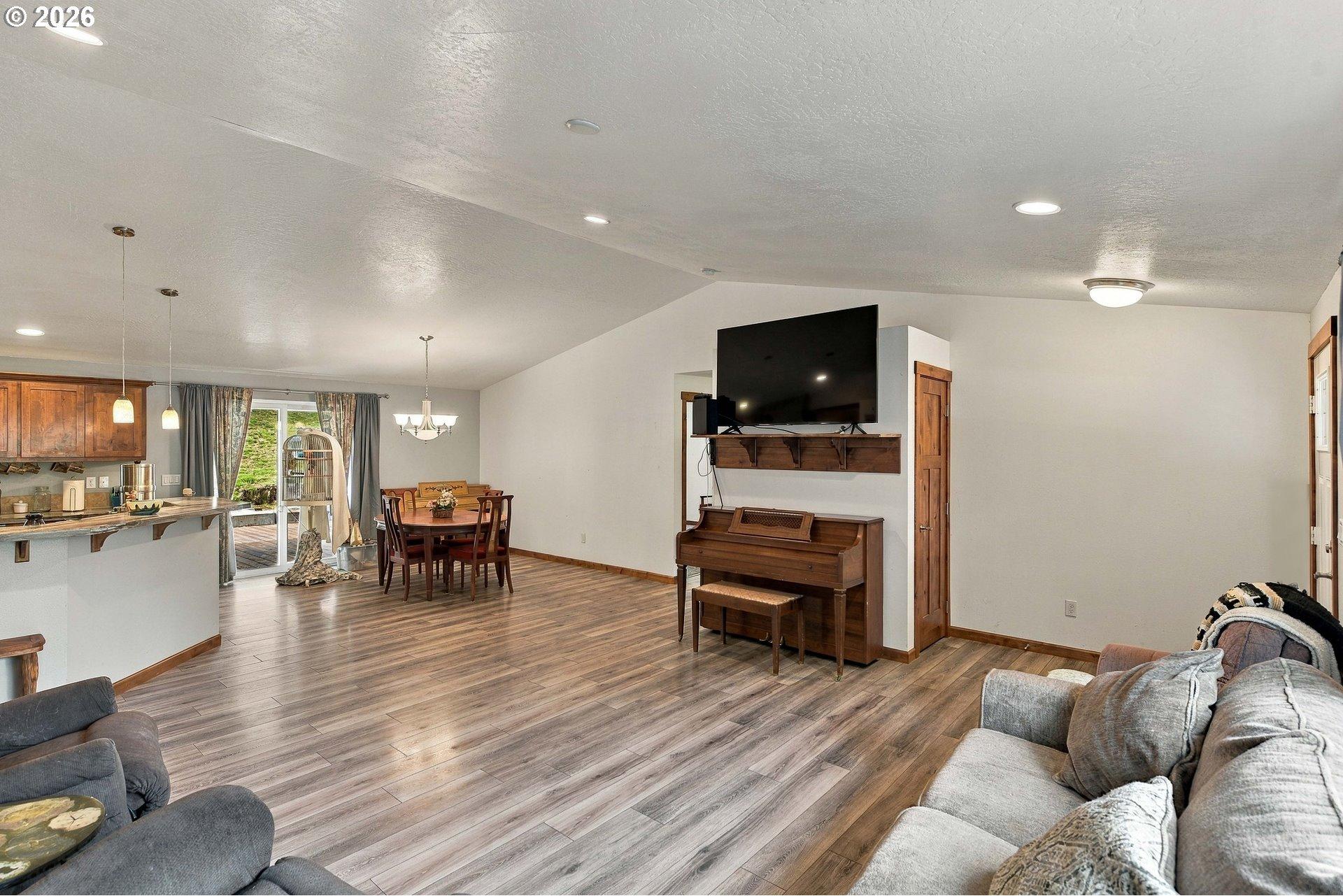 700 Kings Avenue Lakeside, OR 97449 - Photo 5 of 43 Gallery Image 5