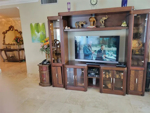 $395,000 | 3233 Northeast 34th Street, Unit 322, Fort Lauderdale, FL 33308