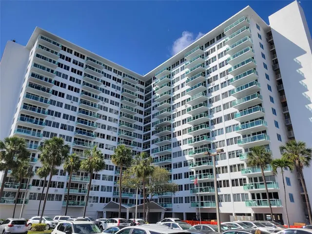 $395,000 | 3233 Northeast 34th Street, Unit 322, Fort Lauderdale, FL 33308