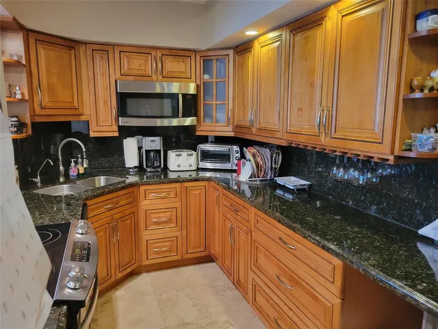 $395,000 | 3233 Northeast 34th Street, Unit 322, Fort Lauderdale, FL 33308