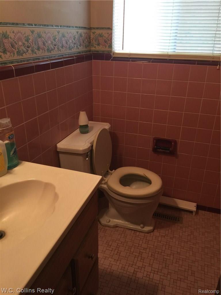 75189 Van Dyke Road Romeo, MI 48065 - Photo 7 of 26 Half Bath