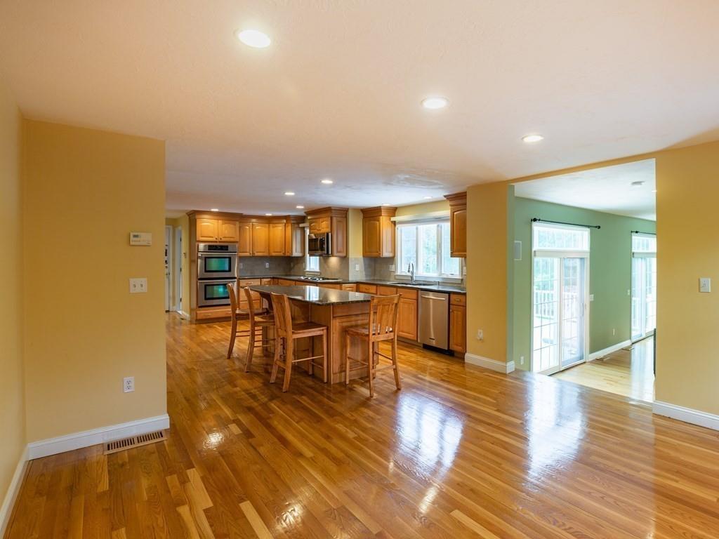 35 Pilgrim Road Mansfield, MA 02048 - Photo 7 of 29 Gallery Image 7