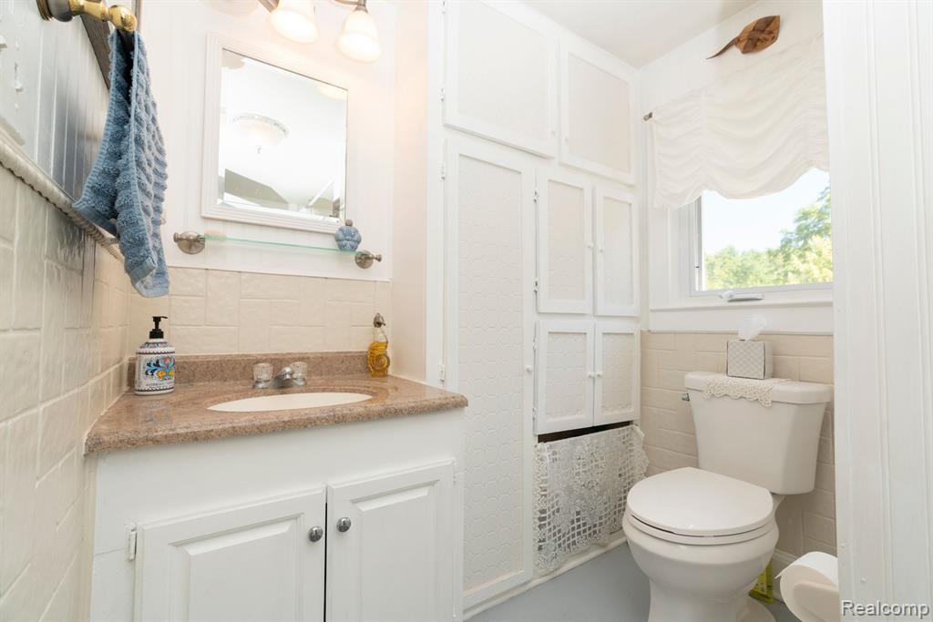 5360 Bentley Lake Road Howell, MI 48843 - Photo 19 of 38