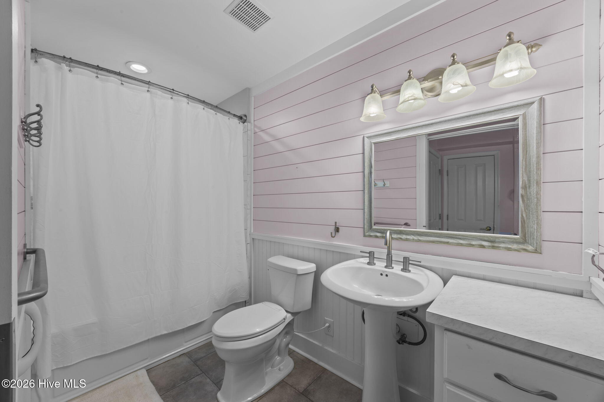 802 Black Swan Road New Bern, NC 28560 - Photo 19 of 57 Master Bath