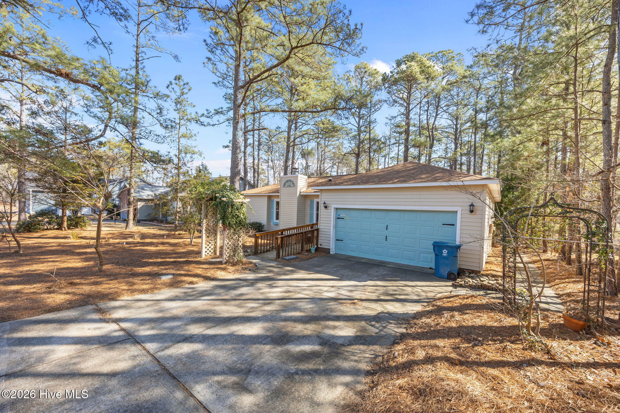 802 Black Swan Road New Bern, NC 28560 - Photo 2 of 57 2-web-or-mls-0C0A1001