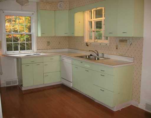 213 Ridge Road Sewickley, PA 15143 - Photo 4 of 6 Kitchen.