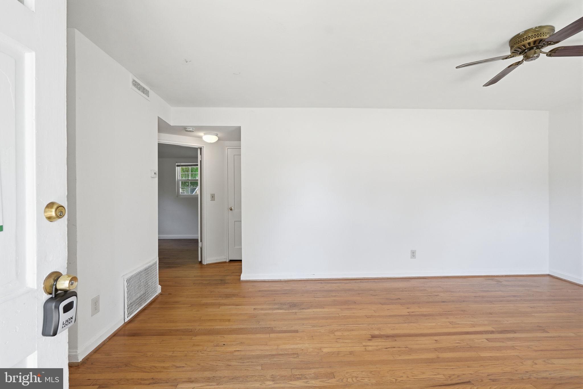 2911 Weisman Road Silver Spring, MD 20902 - Photo 2 of 21 Living Room