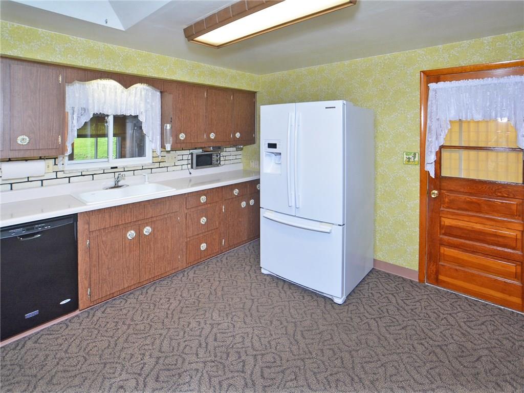 578 Center Hill Road Pittsburgh, PA 15239 - Photo 3 of 20