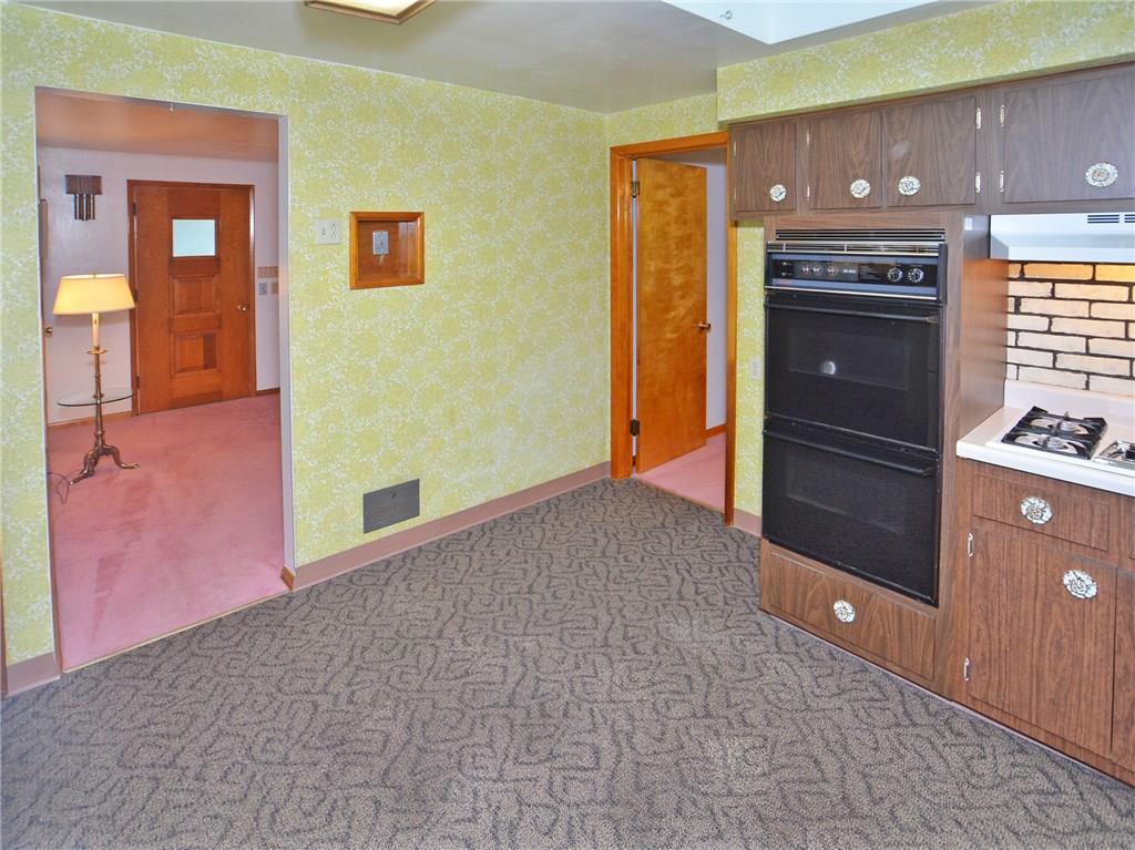 578 Center Hill Road Pittsburgh, PA 15239 - Photo 5 of 20