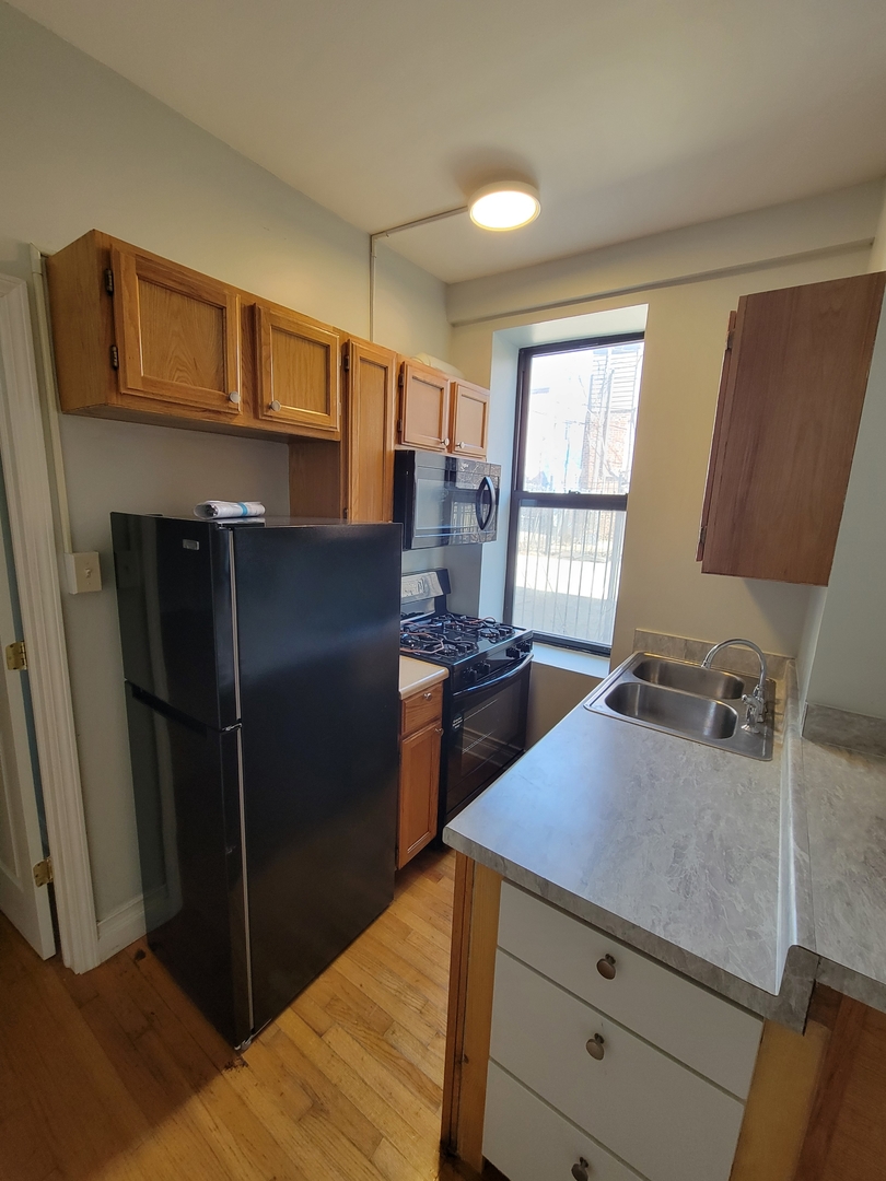 1340 West 18th Place, Unit 1C Chicago, IL 60608 - Photo 4 of 13