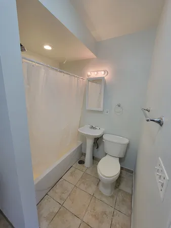 $1,800 | 1340 West 18th Place, Unit 1C, Chicago, IL 60608