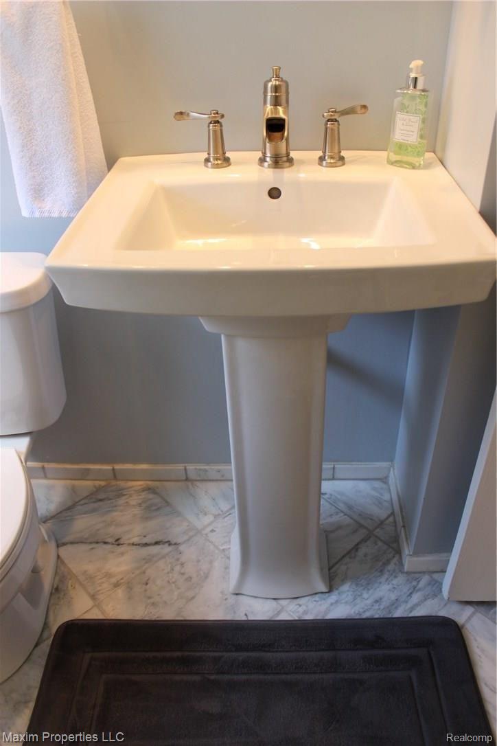 7524 Miller Road Dearborn, MI 48126 - Photo 13 of 23 IMG_1008.JPG