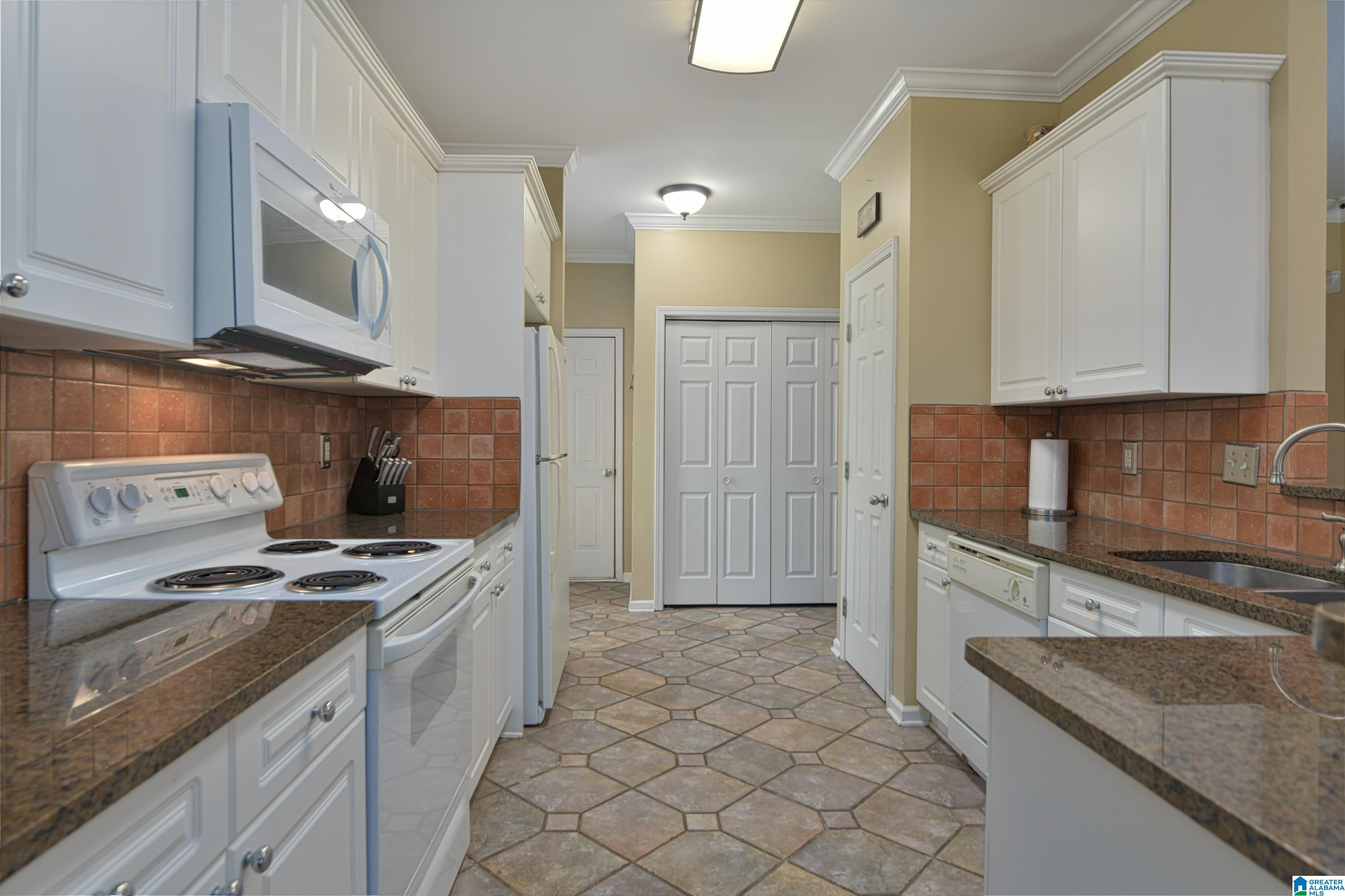 408 Enclave Circle Fultondale, AL 35068 - Photo 15 of 46