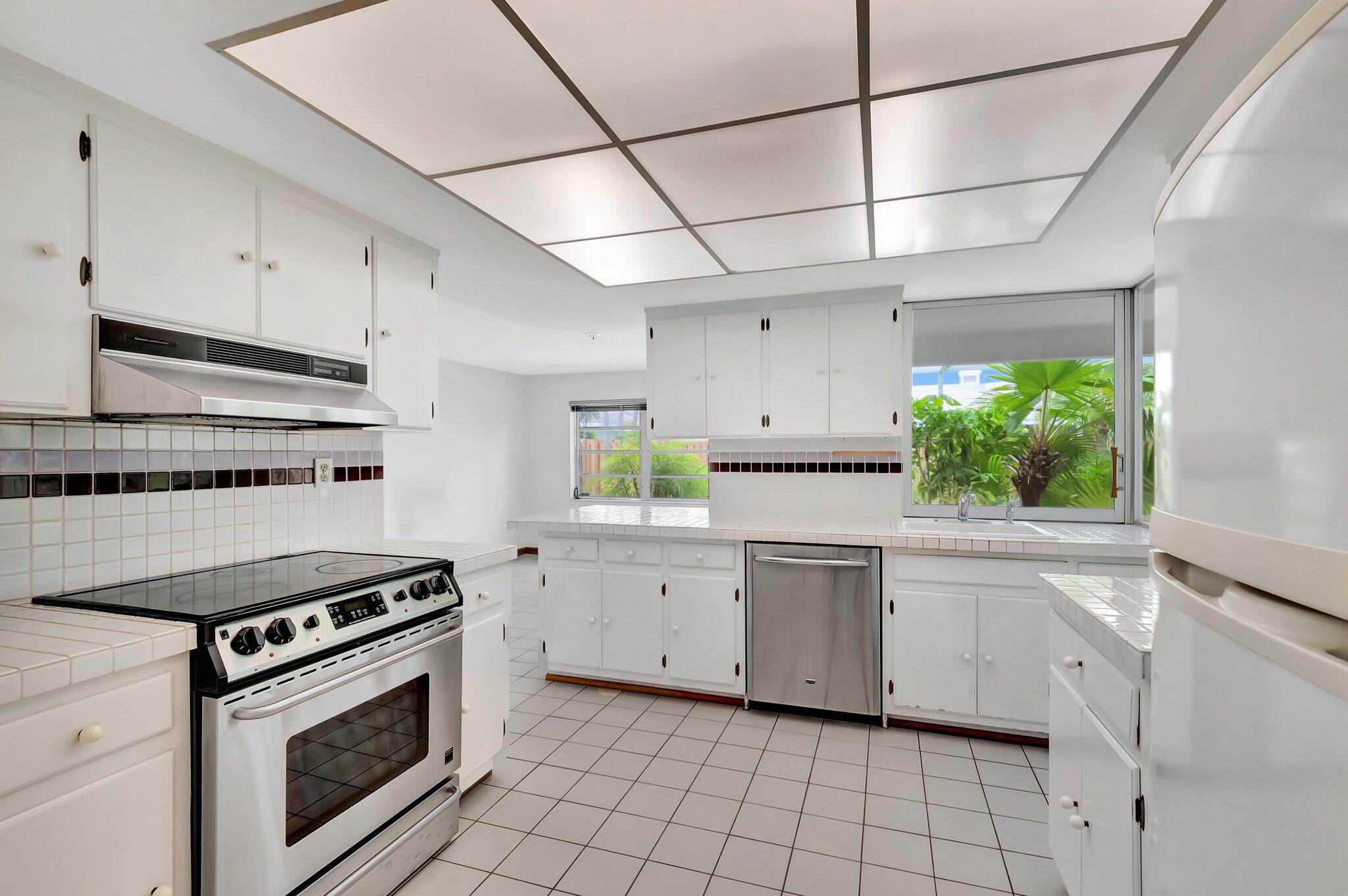 901 Southwest 4th Street Boca Raton, FL 33486 - Photo 9 of 40 11-web-or-mls-DSC_2431