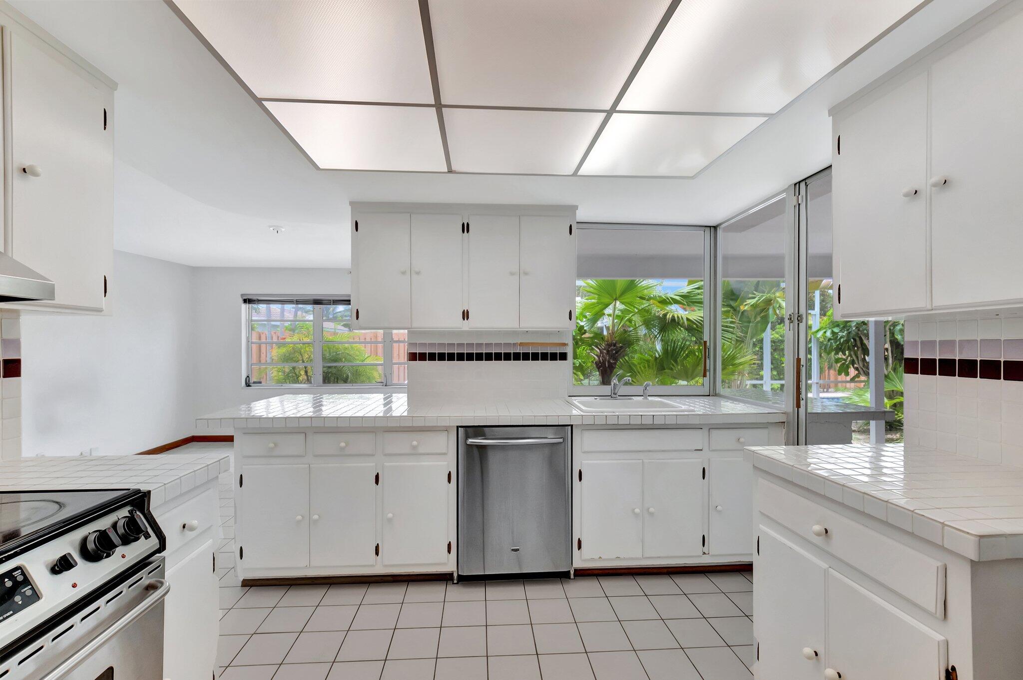 901 Southwest 4th Street Boca Raton, FL 33486 - Photo 10 of 40 12-web-or-mls-DSC_2436