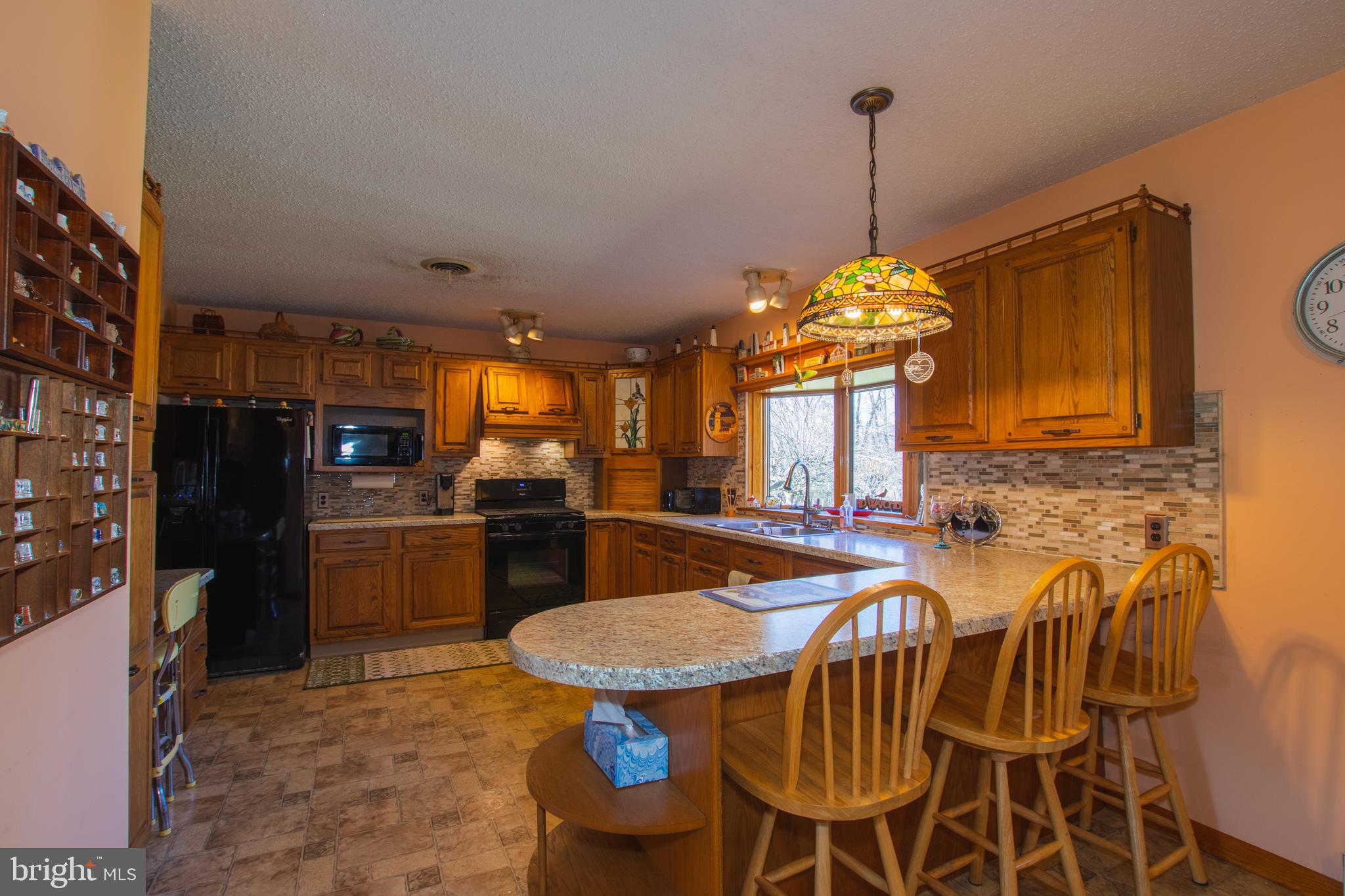 274 Robinson Road Salem, NJ 08079 - Photo 11 of 37 a kitchen that has a table and chairs in it