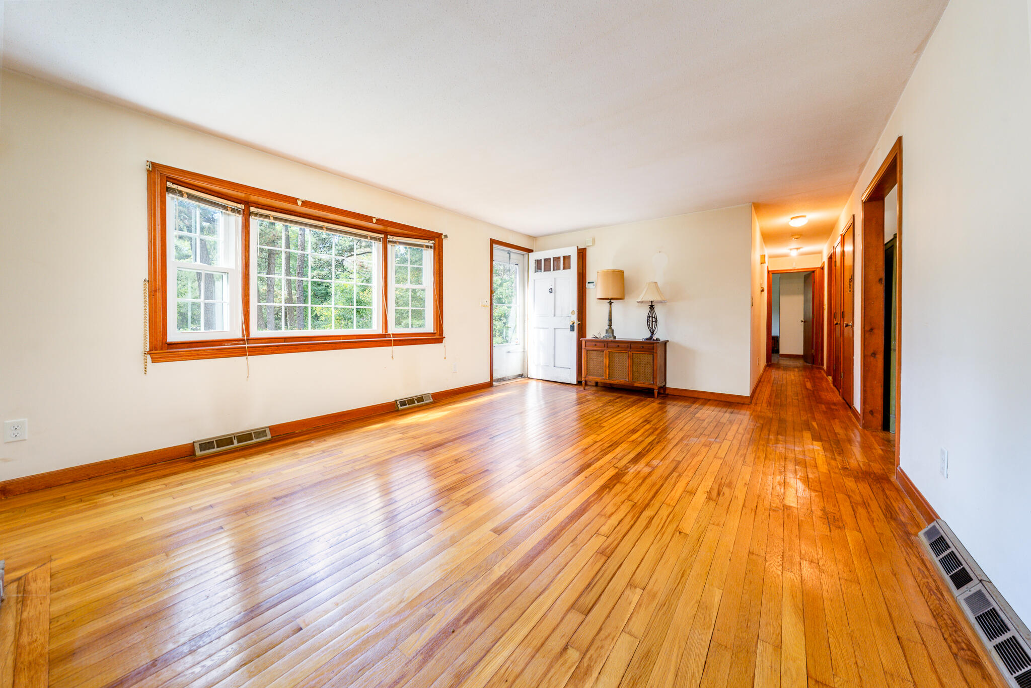 338 Forest Road West Yarmouth, MA 02673 - Photo 6 of 27 livroom4