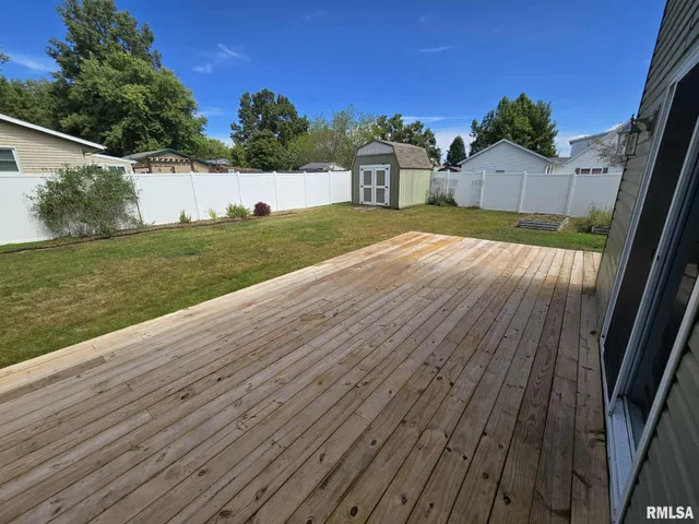 $230,000 | 108 Mockingbird Lane, Woodlawn, IL 62898