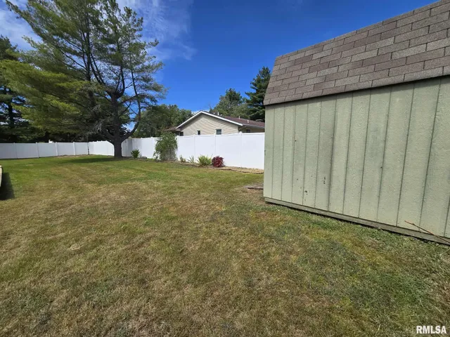 $230,000 | 108 Mockingbird Lane, Woodlawn, IL 62898