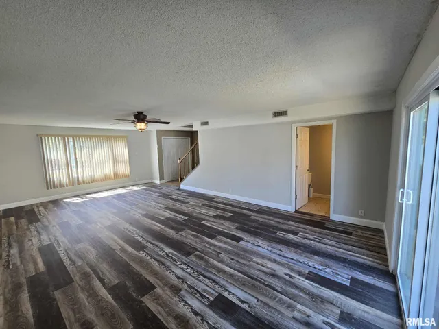 $230,000 | 108 Mockingbird Lane, Woodlawn, IL 62898