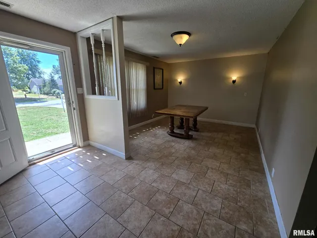 $230,000 | 108 Mockingbird Lane, Woodlawn, IL 62898