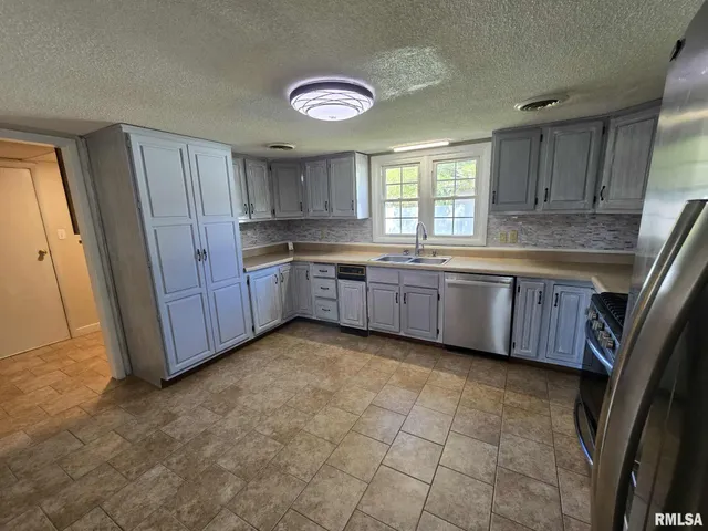 $230,000 | 108 Mockingbird Lane, Woodlawn, IL 62898