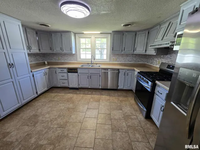 $230,000 | 108 Mockingbird Lane, Woodlawn, IL 62898