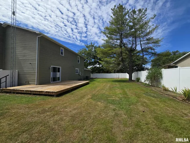 $230,000 | 108 Mockingbird Lane, Woodlawn, IL 62898