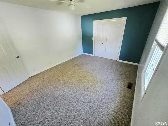 $230,000 | 108 Mockingbird Lane, Woodlawn, IL 62898